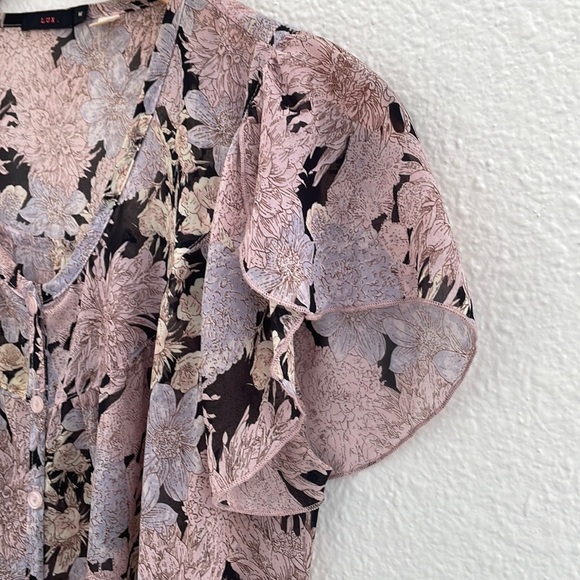 LUX Floral Butterfly Sleeve Top - Picture 2 of 9